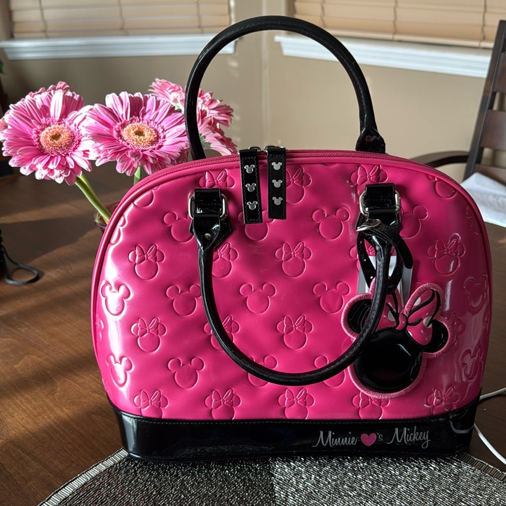 This Minnie bag is perfect for every Disney Princess💜